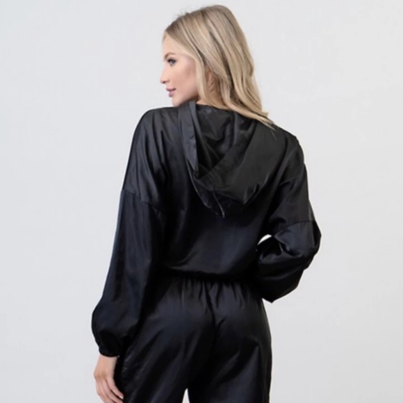 Crop Top Windbreakers - Picture 2 of 4